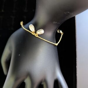 Elegant Gold Bracelet with Pearls